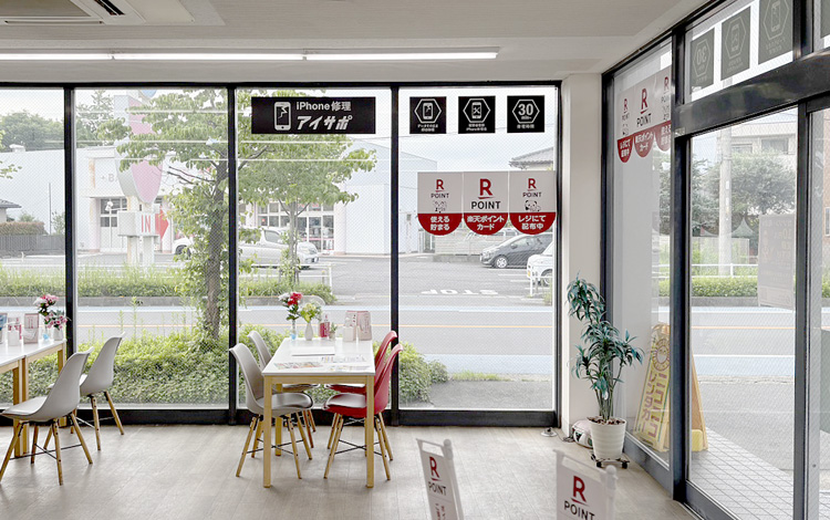 アイサポ八潮草加店 店内